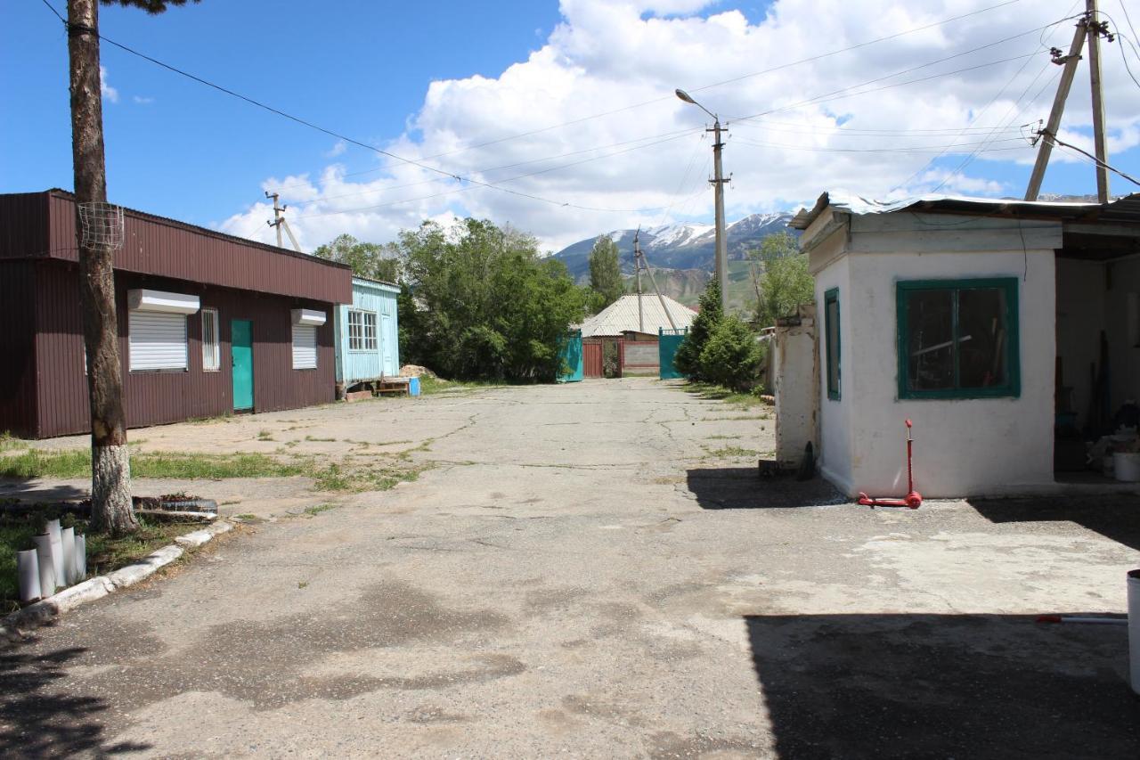 Guest House Jamal Naryn Extérieur photo